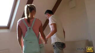 HUNT4K. Hunter oppfyller par i parken og kjøper jenter varm kropp