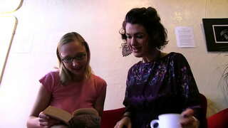 Putain de putes lesbiennes - buisson velu