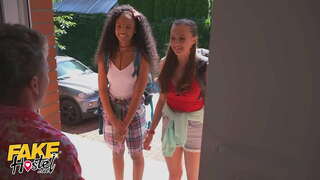 ���ალბი საერთო საცხოვრებელში სამი სრულყოფილი მკერდი, Stacey Cruz და Romy Indy