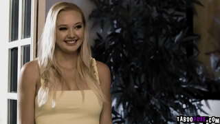 Milf Lauren Phillips kwaye horny teen Paisley Porter ethabatha ajongise riding Dick Chibbles enkulu umntu inyama