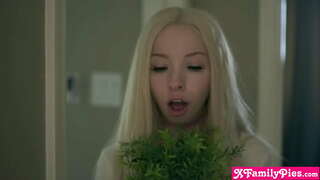 Ny mety afa-po ny tanora petite stepsister tsy afaka intsony maturbating ny slut