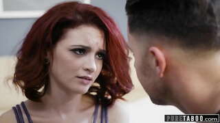 Pengiring Berkeras Untuk Menghisap Kemaluan Di Toilet Umum