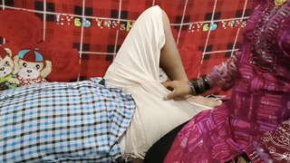 ���ණිකාවක් වෙමින් ඇය වැඩ කිරීමට ඔහු දක්වා ජල ලෙස වෙඩි තබා බිම