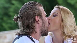 בלאָנדע האָטטיע קאַרש קוש אַנאַל פאַקט דורך ינסטאַלאַטאָר ס רער