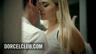 Ajoyib xotini Mia Malkova bilan ehtirosli jinsiy aloqa