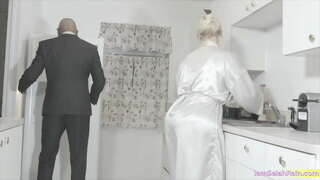 Selah වර්ෂාව ගන්න මෙම ප්රෝටීන හැකිළු බීබීසී වගේ දෙයක්