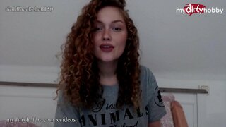 ���ණුසුම් ජර්මානු ආධුනික බබා භාවිතා මේදය dildo දික් කිරීමට ඇය දැඩි මෝඩයෙක් හා moans, උස් හඬින් තෙක් ඇය cums