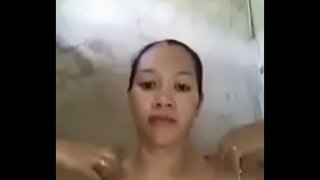 Kaunis pelata hänen pyssy