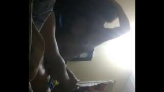 Chaparrita bien salope aime avoir la bite à l&#039;intérieur de